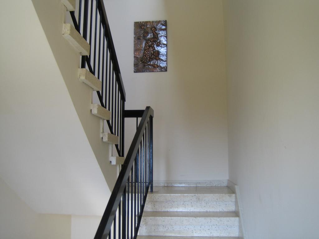 Chariandry Court Apartment Pissouri Luaran gambar