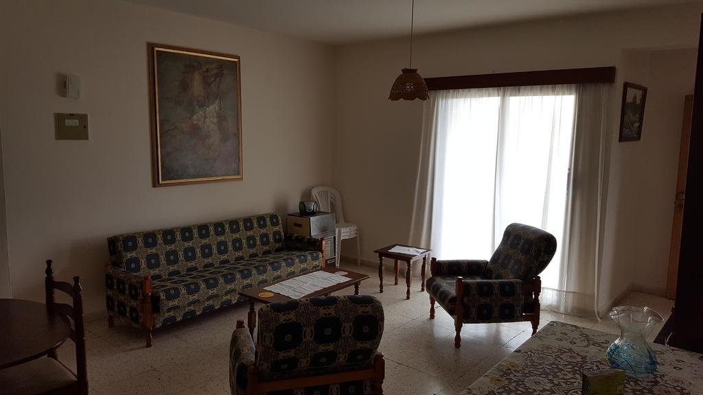 Chariandry Court Apartment Pissouri Luaran gambar