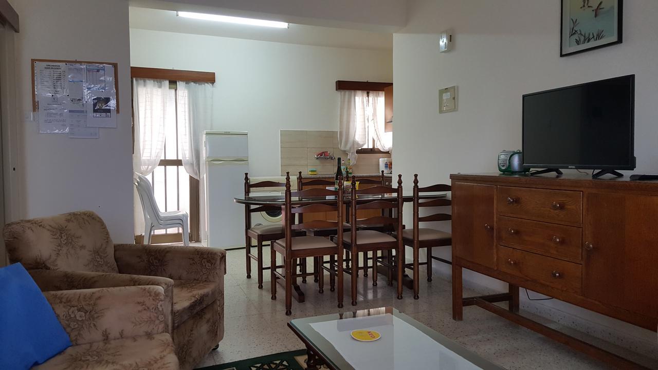 Chariandry Court Apartment Pissouri Luaran gambar